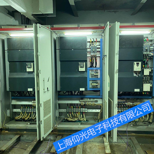 施耐德變頻器ATV61報警OPF2維修方法